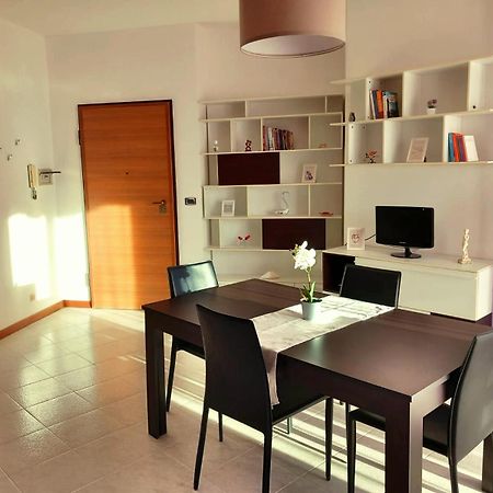 La Dolce Vita - Appartamento Con Parcheggio Privato Vicino Al Centro E All'Ospedale Асті Екстер'єр фото