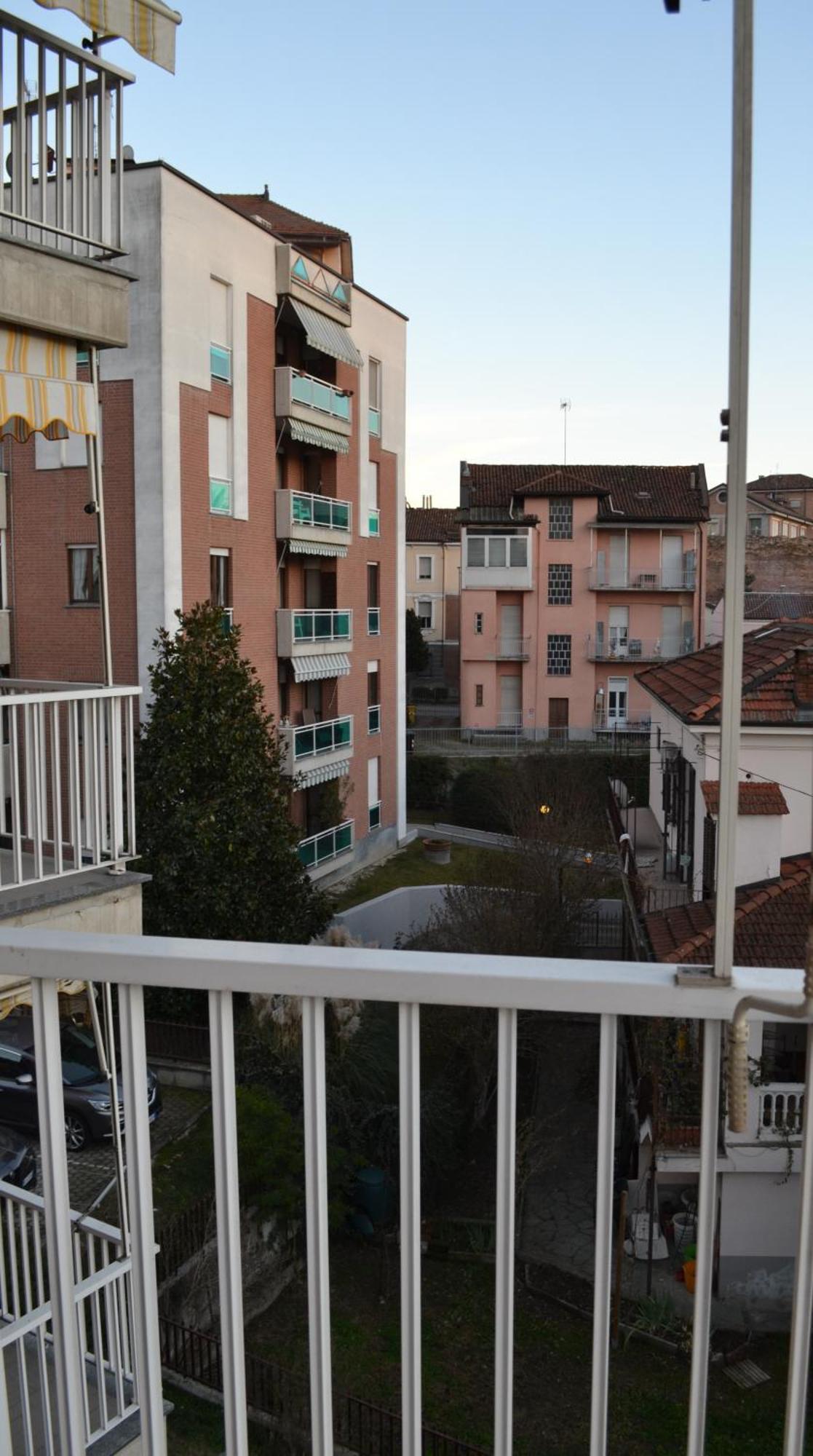 La Dolce Vita - Appartamento Con Parcheggio Privato Vicino Al Centro E All'Ospedale Асті Екстер'єр фото